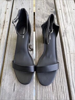 Gently Worn Amazon Essentials Women's Black Ankle-Strap Sandals